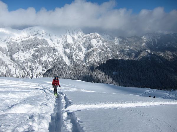 Skitourengeher am Scheinberg in den Ammergauer Alpen